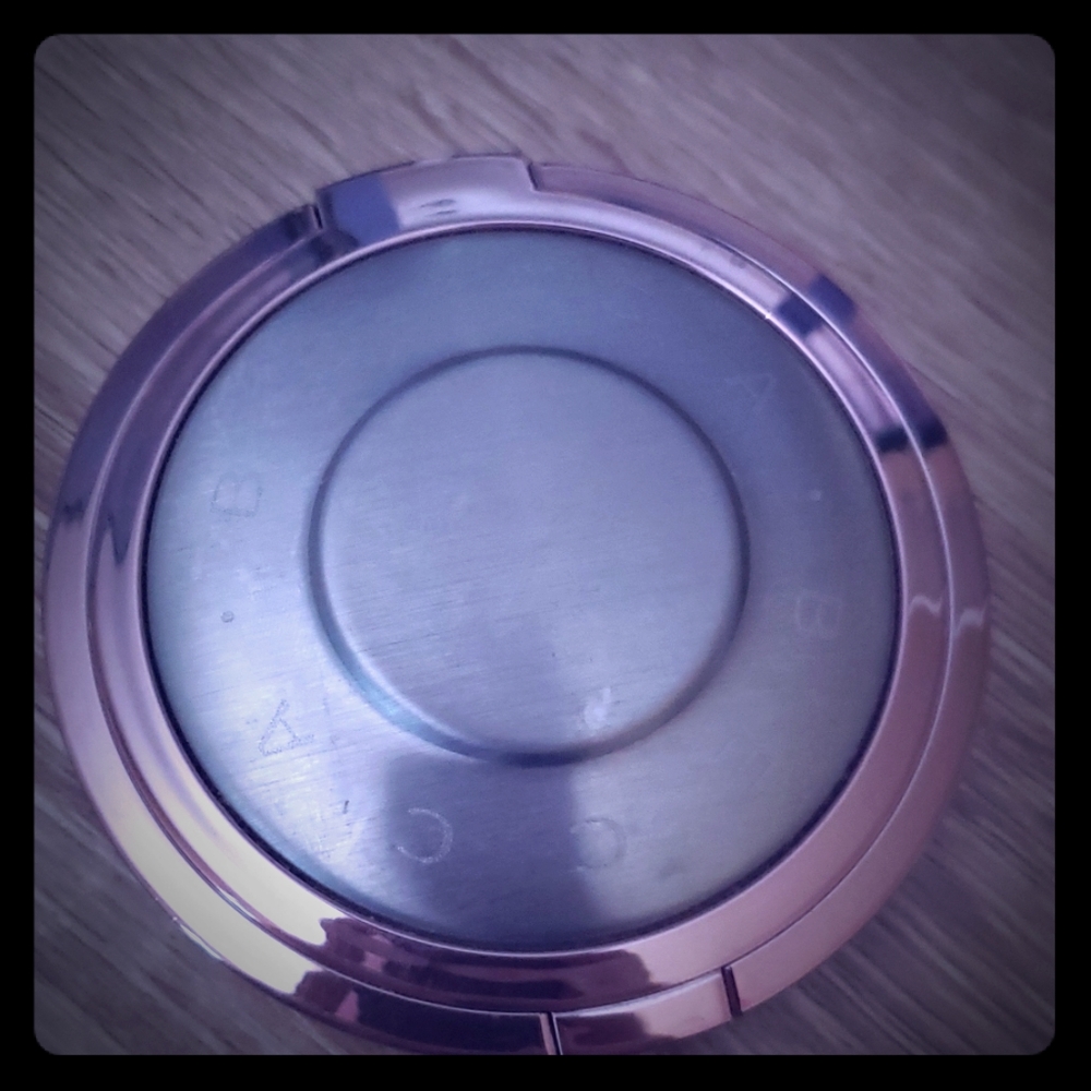 Becca Opal Shimmering Skin Perfector pressed
